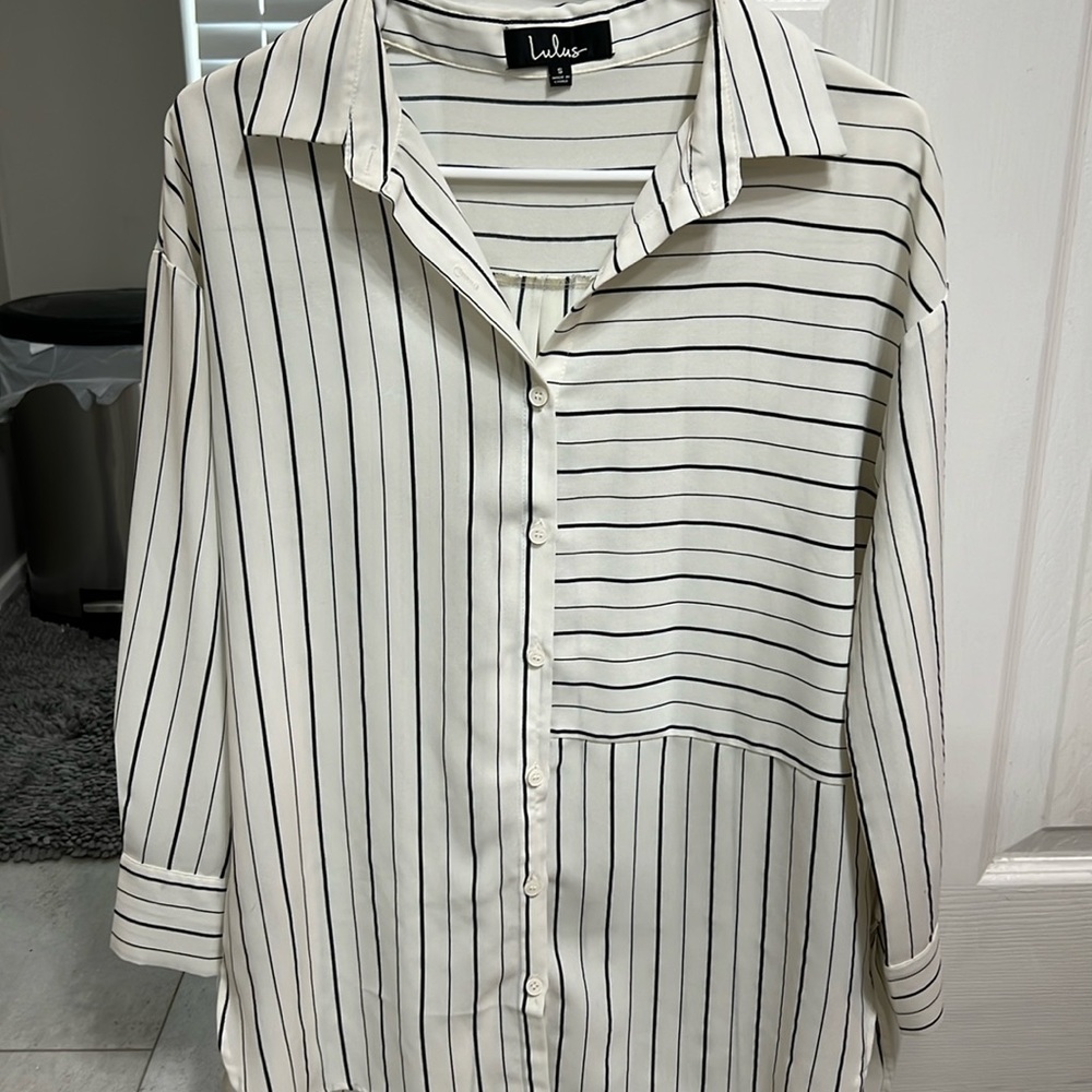 Lulu’s long sleeve collared shirt
